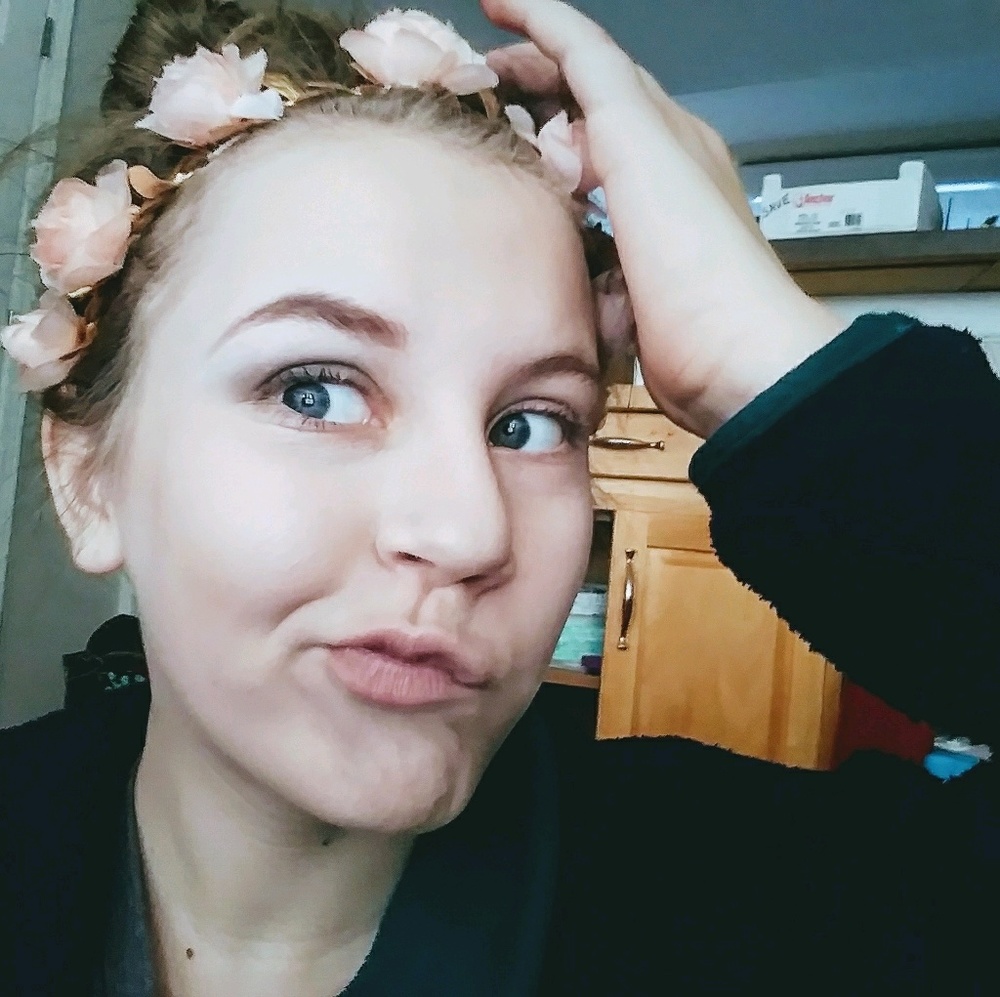 Meet your Posher, Mena